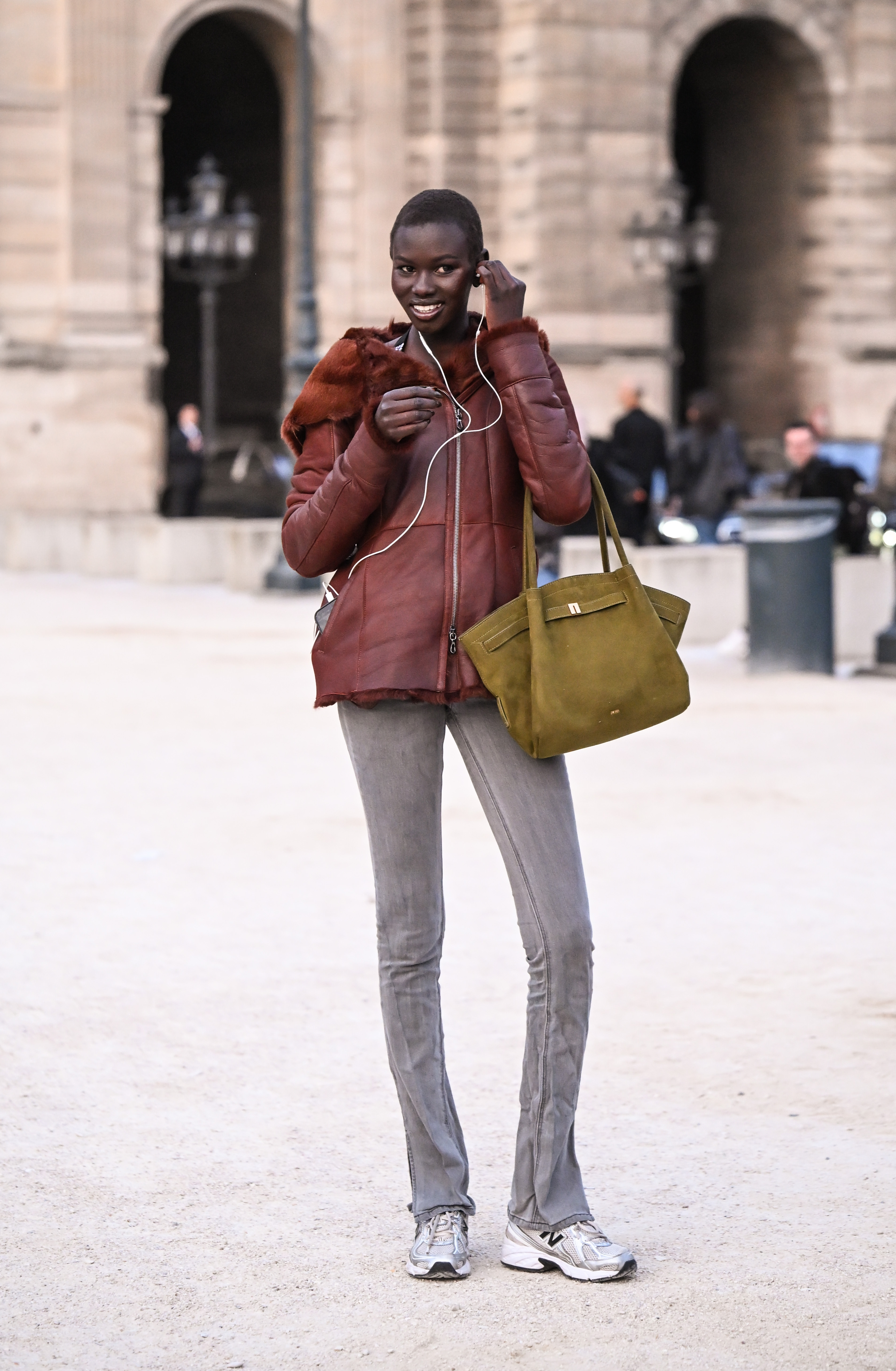 Street style imagery of a woman wearing skinny jeans.