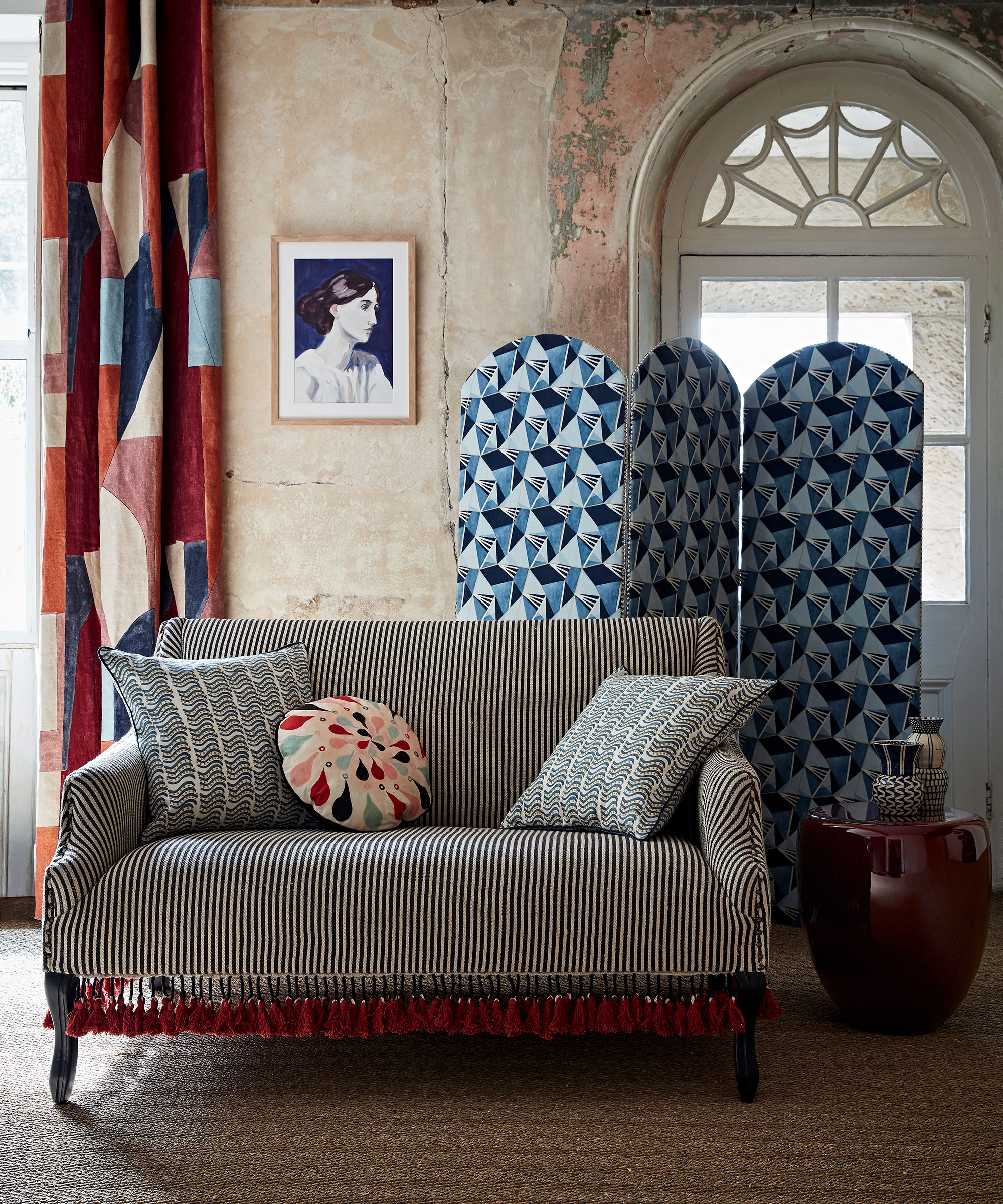 Compact furniture upholstered in patterned fabric