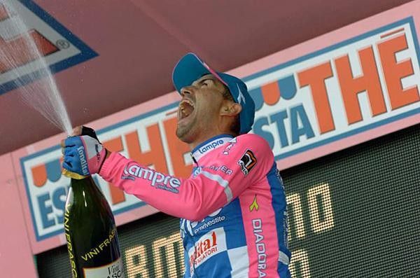 Marzio Bruseghin (Lampre-Fondital) letting the bubbly flow.