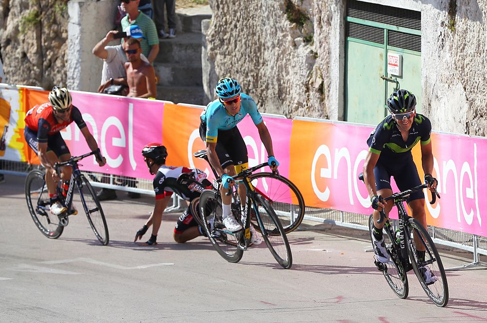 Valerio Conti (UAE Team Emirates) crashes