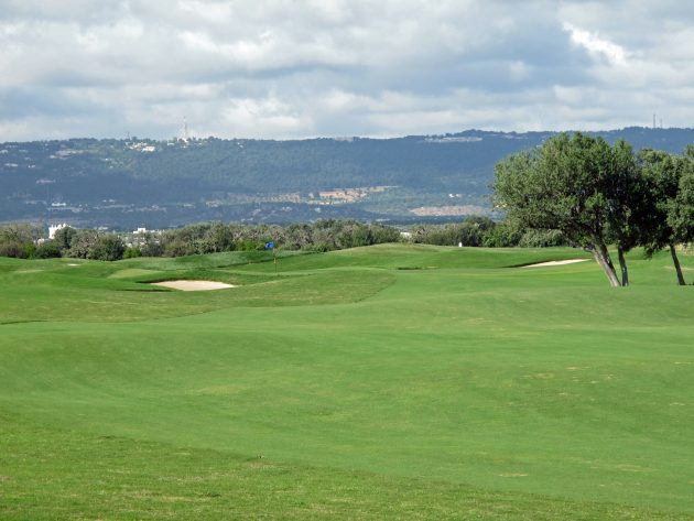 The attractive par-4 fourth plays into the prevailing wind