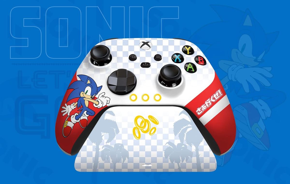 This Sonic the Hedgehog-inspired Xbox controller and chargin