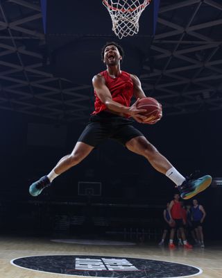 Canon EOS R5 Mark II sample image: basketball players playing a pickup game