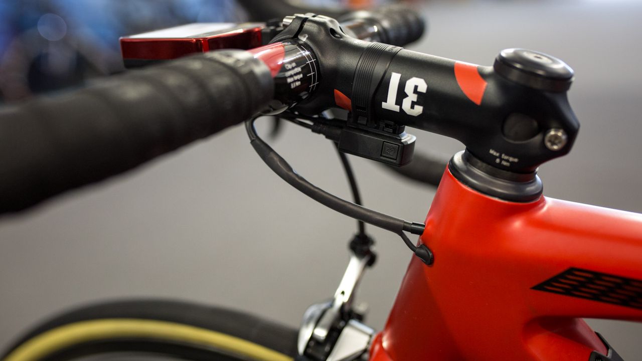 Tidy cables ensure a better looking cockpit and helps the bike's aerodynamics
