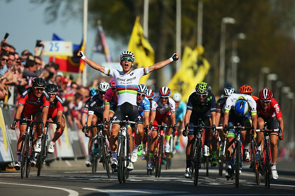 Michal Kwiatkowski (Etixx-QuickStep) beats Alejandro Valverde (Movistar) and Michael Matthews (Orica-GreenEdge)