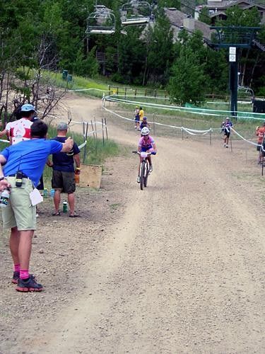 Heather Irminger (Subaru/Gary Fisher) leads Shonny Vanlandingham (Luna) at through the first feed at Deer Valley