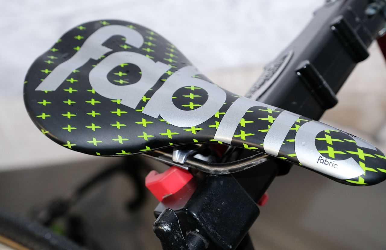 Hyde uses a Fabric carbon saddle