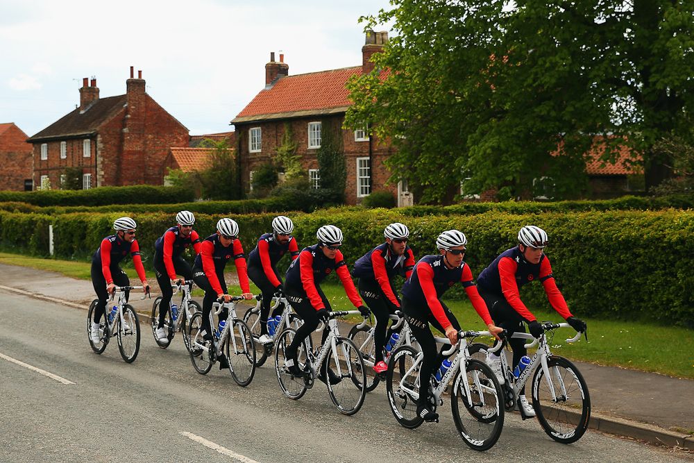 Team Wiggins train prior to the Tour de Yorkshire.