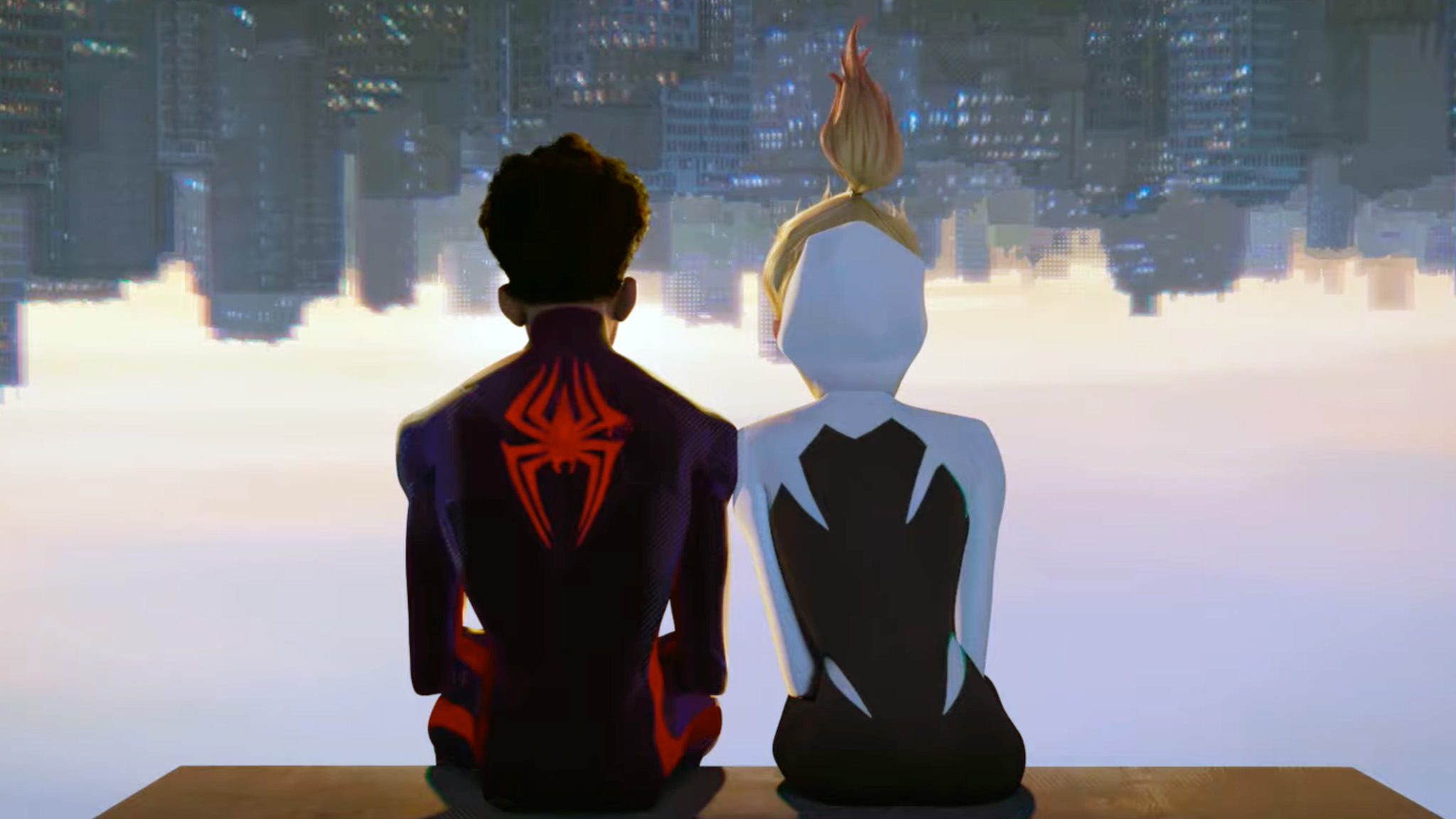 (Von links nach rechts) Miles und Gwen in Spider-Man: Across The Spider-Verse