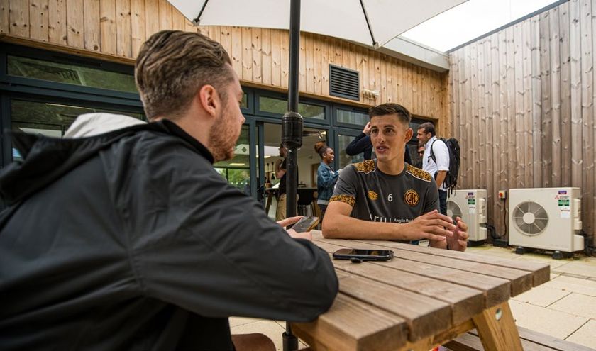 FFT382.feat_cambridge.brooks_cufc_1082671