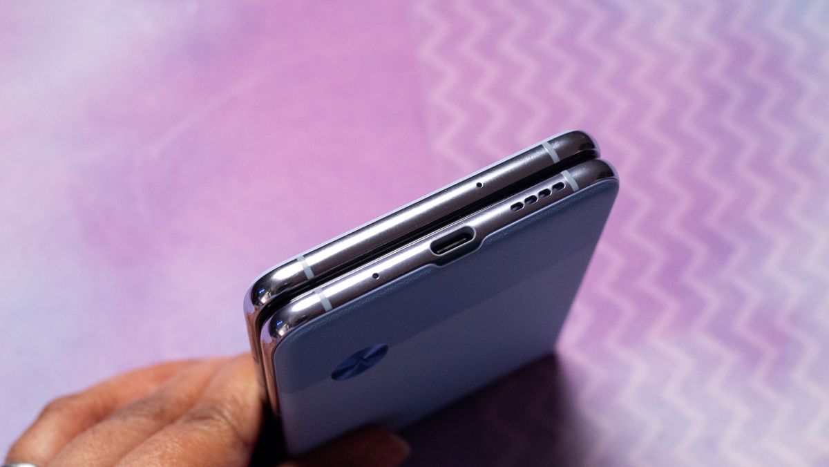 TECNO Phantom V Flip review