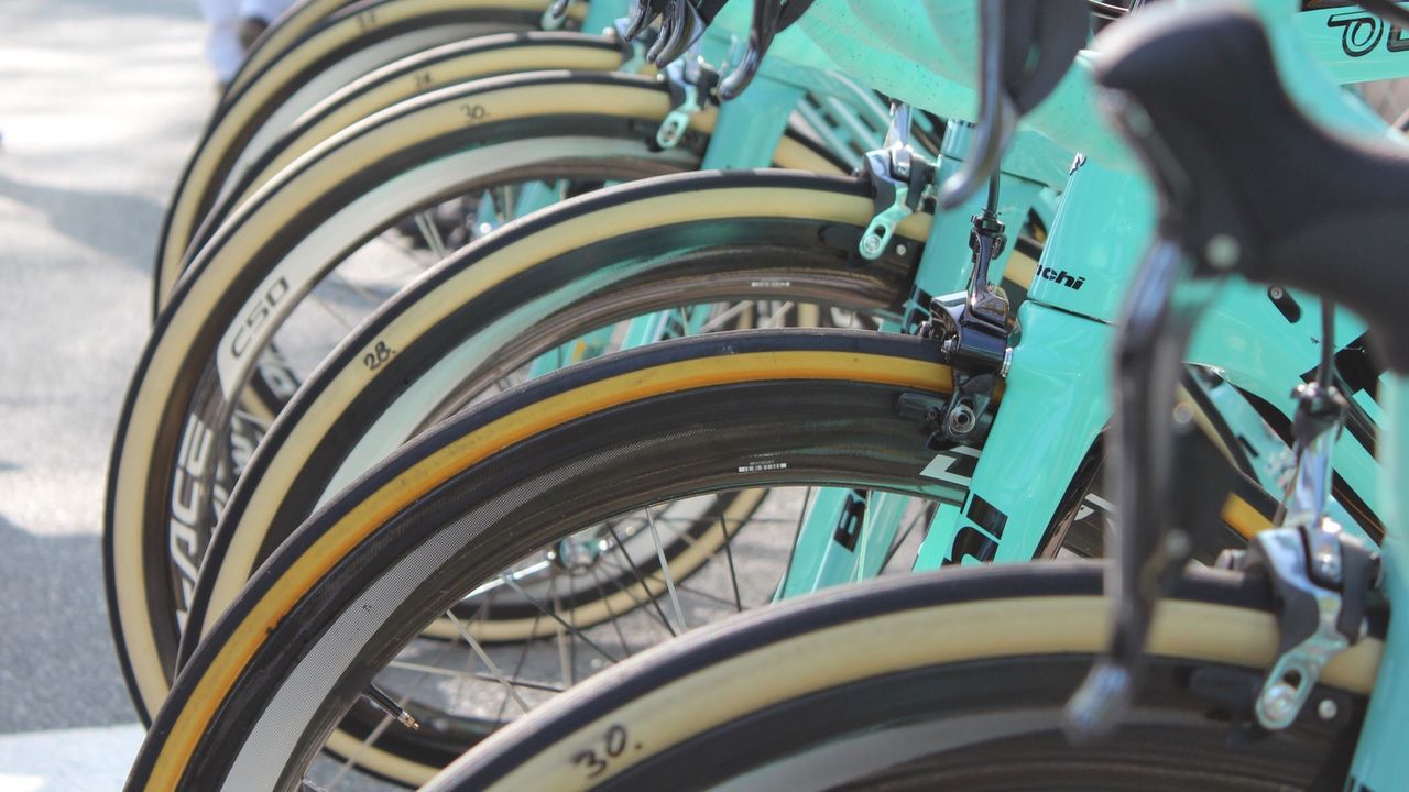 Lotto-Jumbo's mix of 28 and 30mm tubulars is a good representation of the 2017 Paris-Robuaix peloton