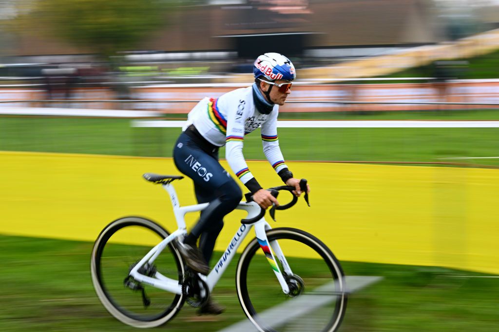 Tom Pidcock makes 'too many mistakes' as he shows off rainbow jersey