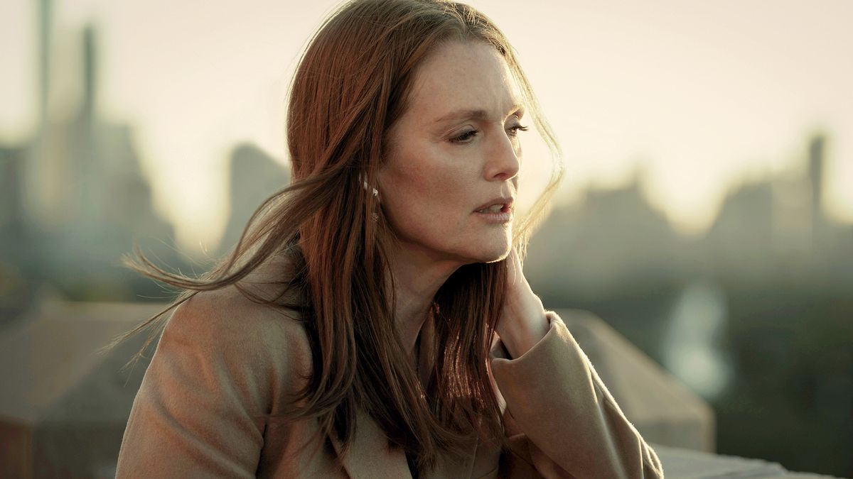 Julianne Moore in &quot;Sharper&quot; on Apple TV Plus