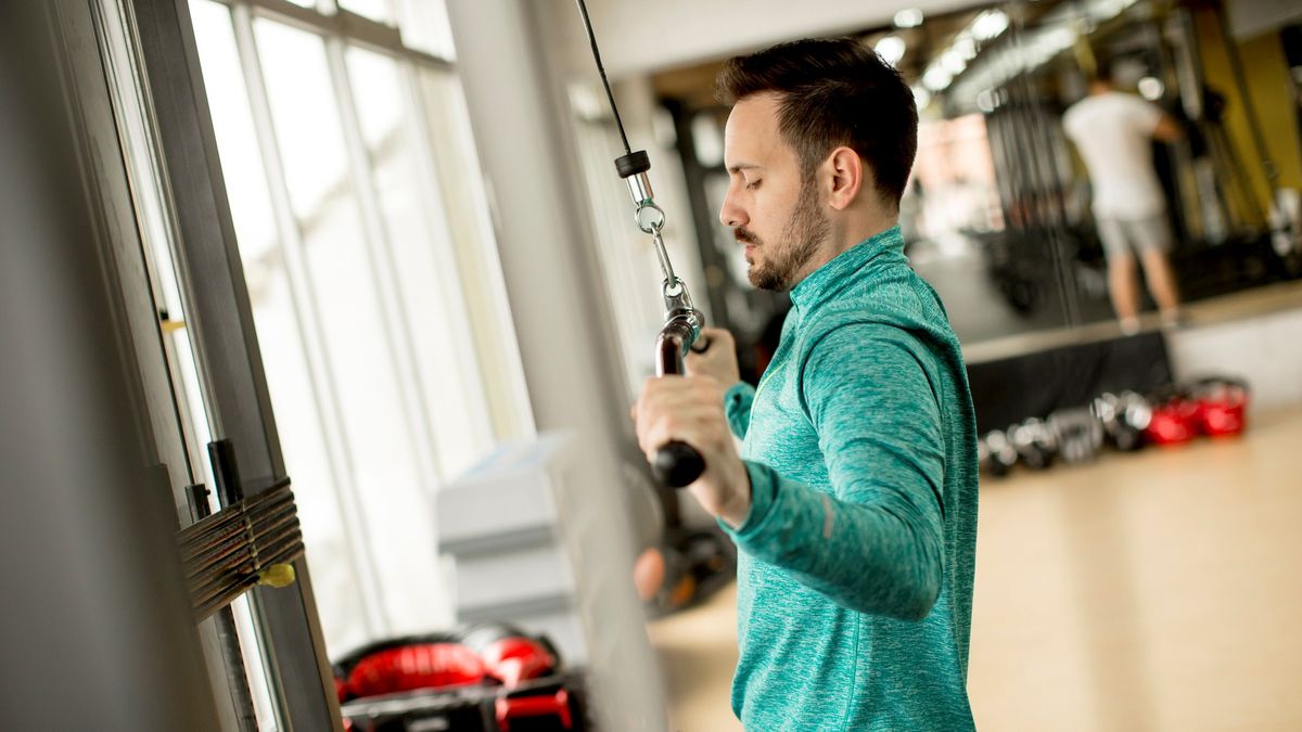 How to do lateral pulldowns — form, benefits, and the variations to try