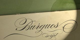 Burgues Script wedding font