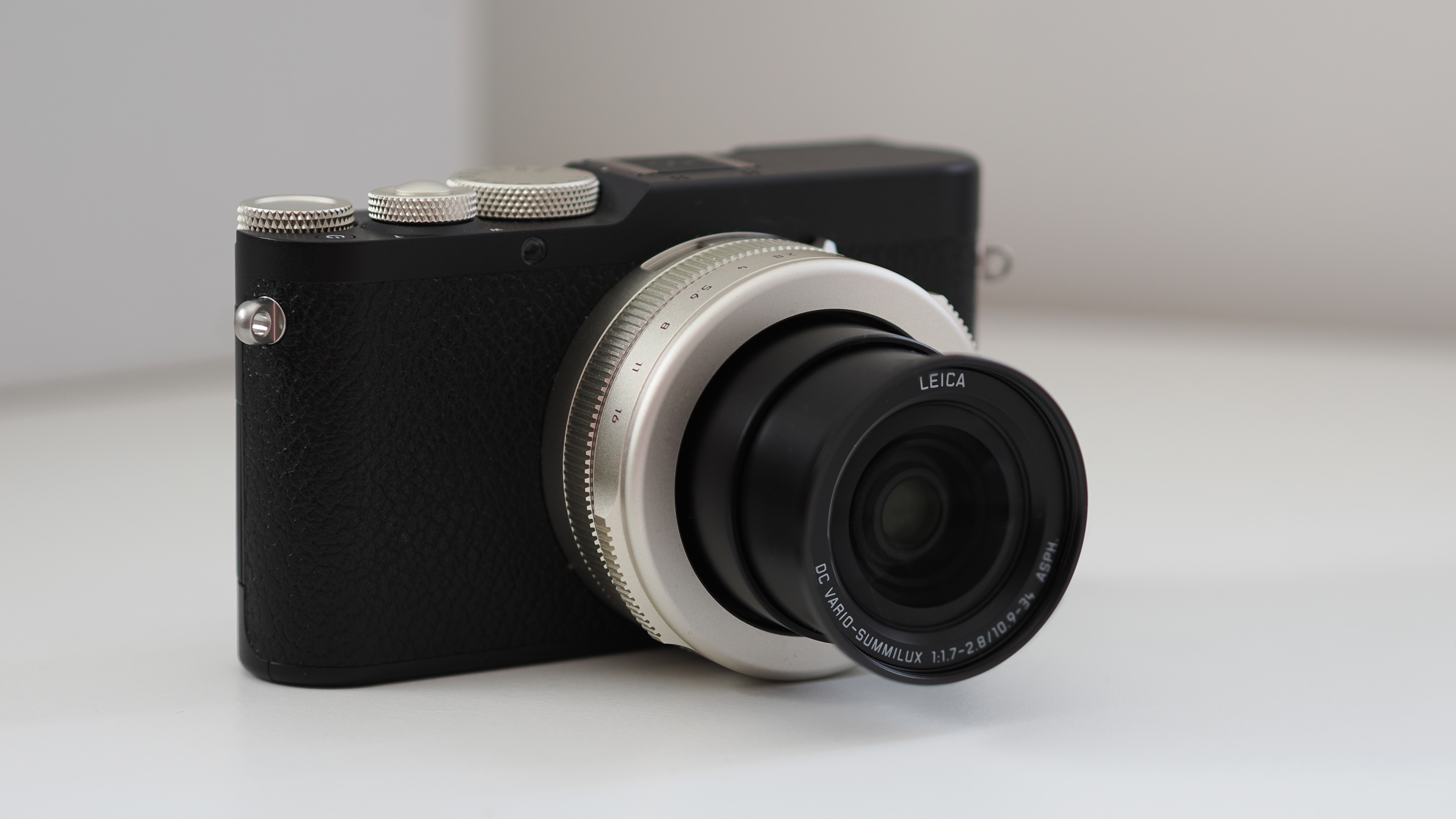 Leica D-Lux 8 100 Years of Leica edition