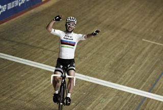 Cavendish storms to track win