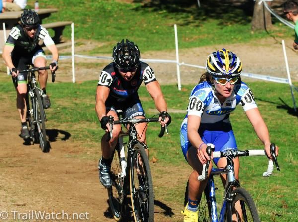Amy Dombroski (Luna Pro Team) leadS early in the race