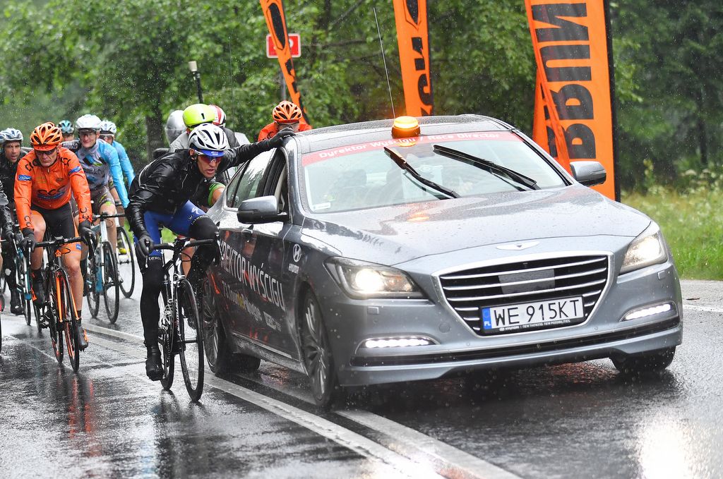Zdenek Stybar (Etixx-Quick-Step) chats with race director before the stage was cancelled