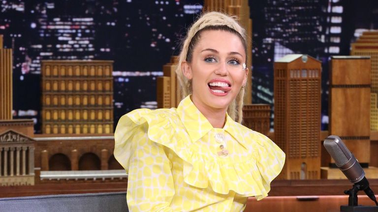 Miley Cyrus Hosting SNL October 2015