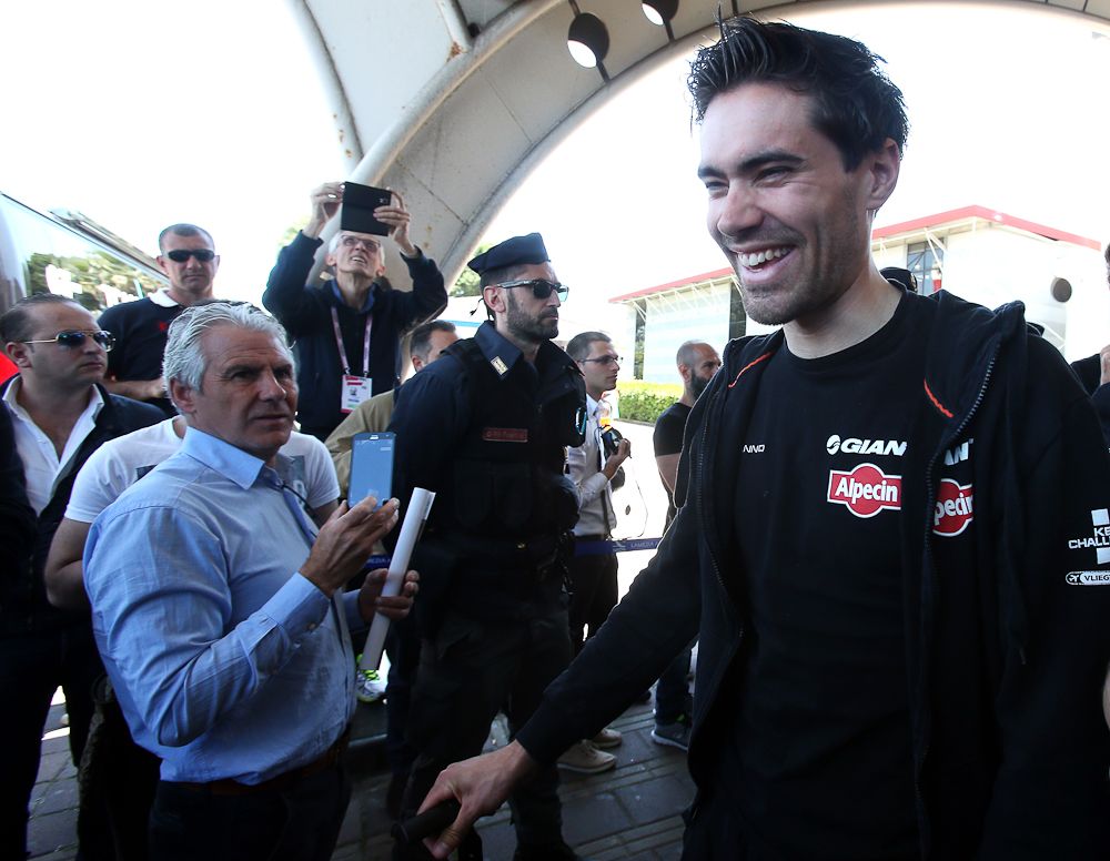 Tom Dumoulin arrivesin Italy on the Giro's first rest day.