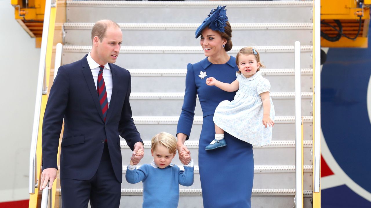 Fashion, Suit, Event, Child, Uniform, Electric blue, Photography, Formal wear, Family pictures, Gesture, 