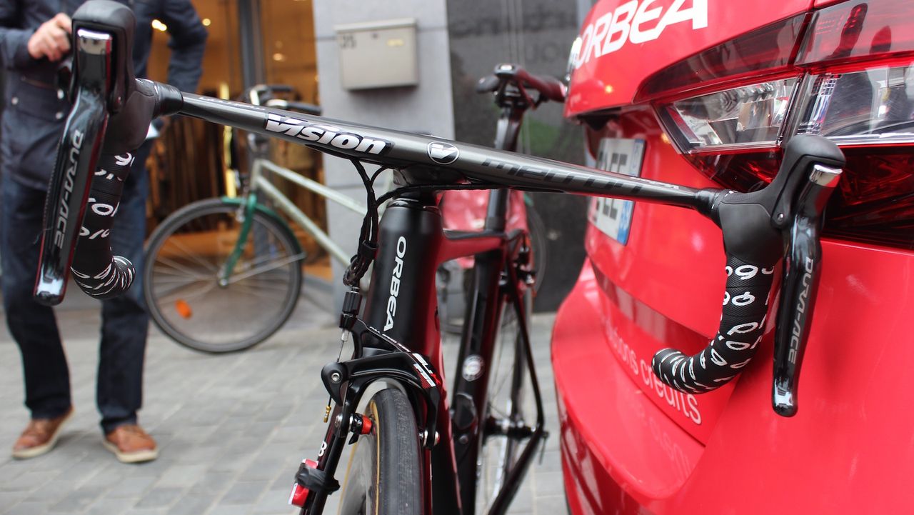 The handlebars remain untaped on the tops of the bar