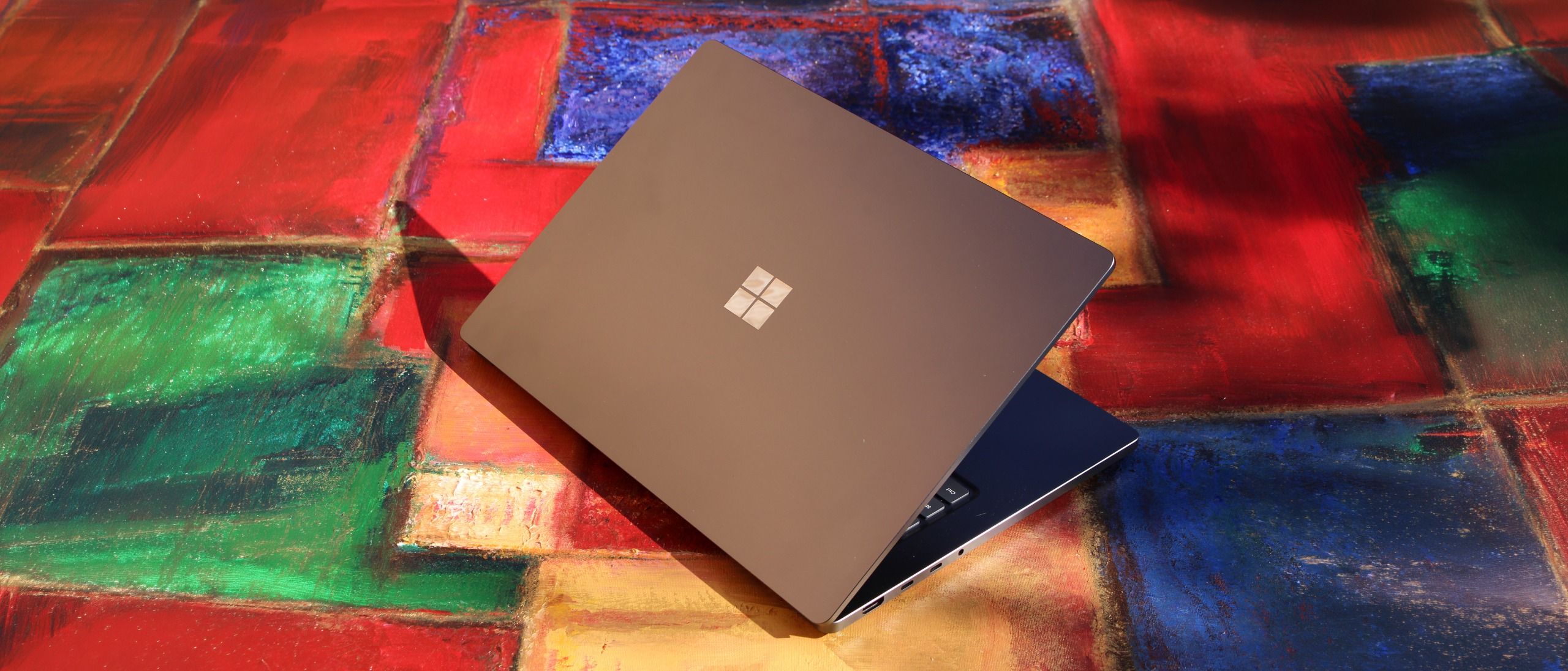Ich habe den Microsoft Surface Laptop Ultra ausgiebig getestet und hier ...