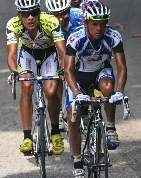 Jonathan Camargo (Zulia) and Yosvang Rojas (Carabobo) attack on the climb