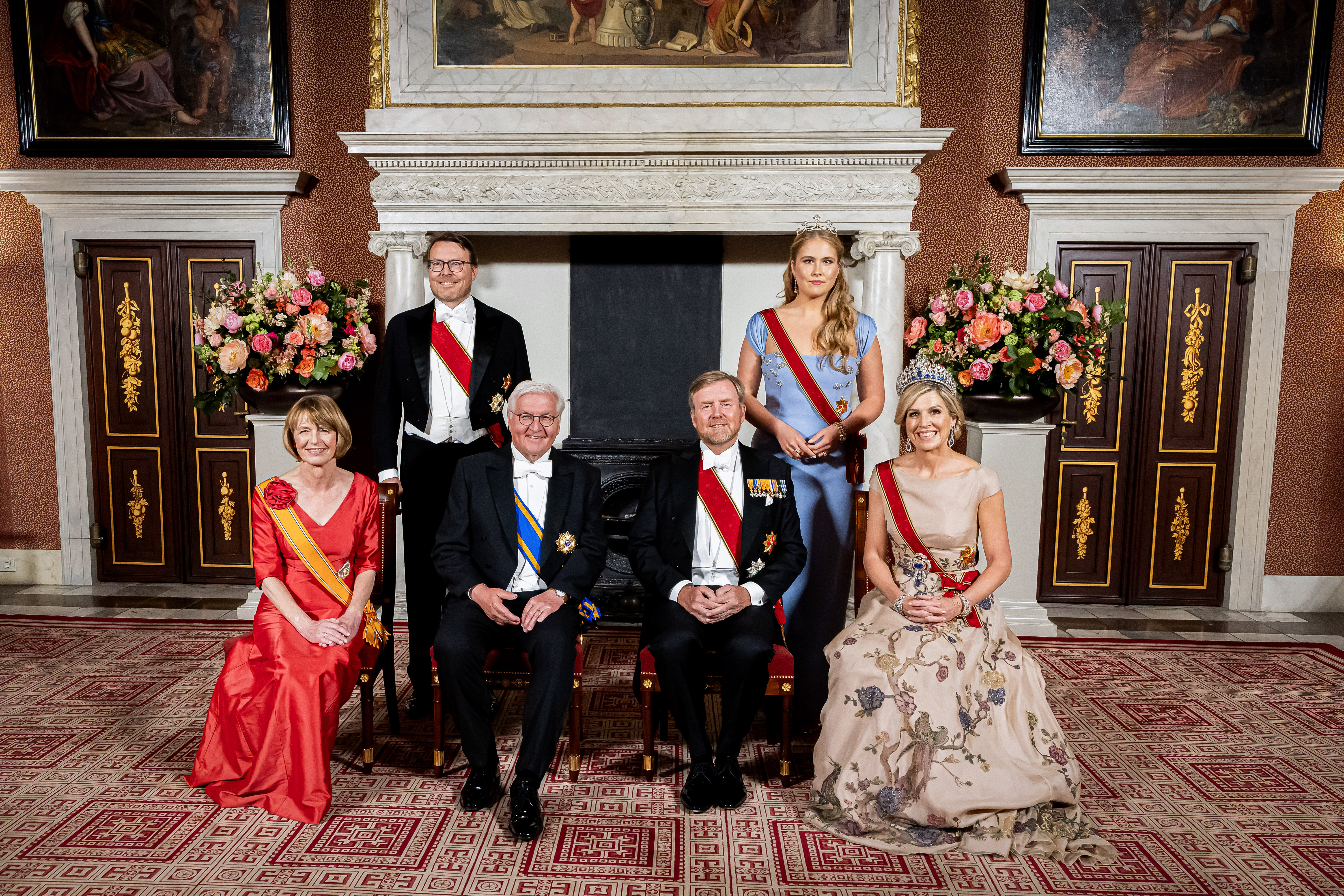 Members of the Dutch Royal Family posing with the president and first lady of Germany