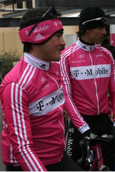 Oscar Sevilla and Andreas Kloden relax while they wait.