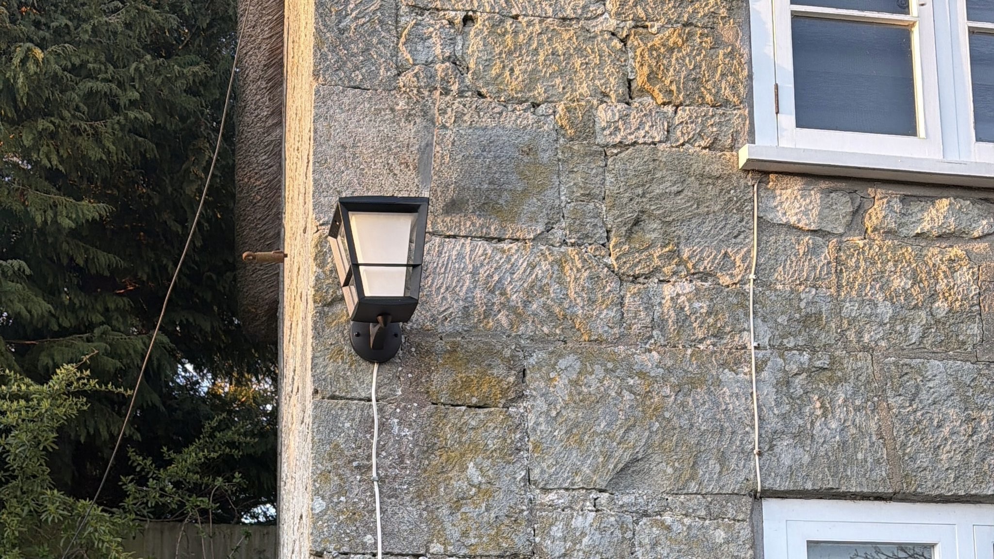 Philips Hue Econic Outdoor Wall Light 