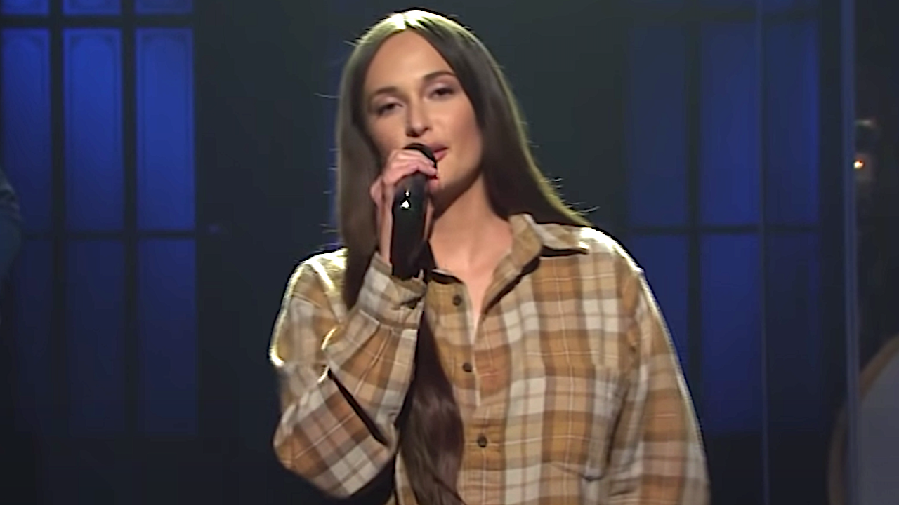 Kacey Musgraves Really Did Perform Nude On SNL As A Tribute To An Iconic  Movie Moment | Cinemablend