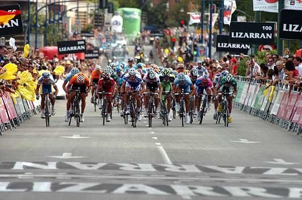 Wouter Weylandt (Quick Step) has a slight advantage as they head to the line.