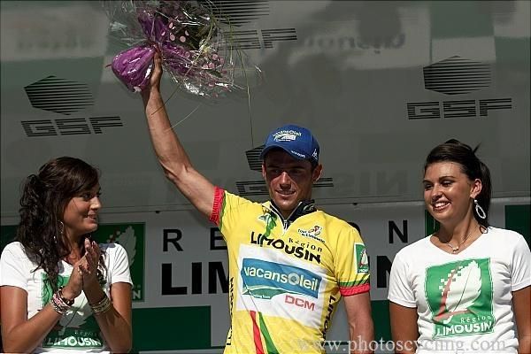 Bj&ouml;rn Leukemans (Vacansoleil-DCM) salutes from the podium.