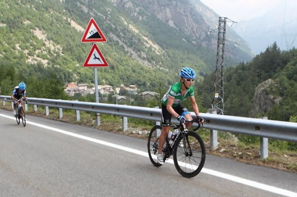 Emma Pooley (Garmin-Cervelo) on the final climb.