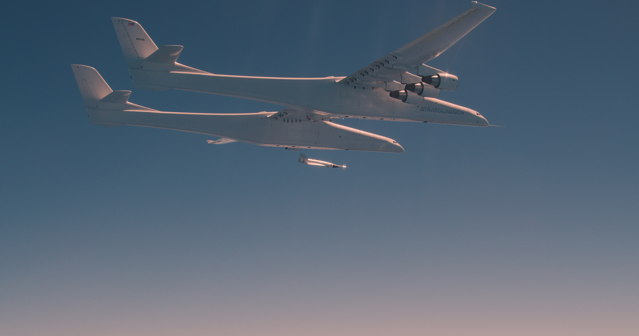 Stratolaunch's huge Roc plane drops hypersonic test vehicle for 1st time (video) thumbnail