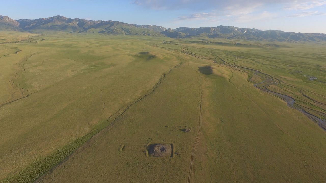 The gold plaques portraying the G&ouml;kt&uuml;rk khagan were found at the Eleke Sazy site, an ancient temple complex in the east of Kazakhstan.