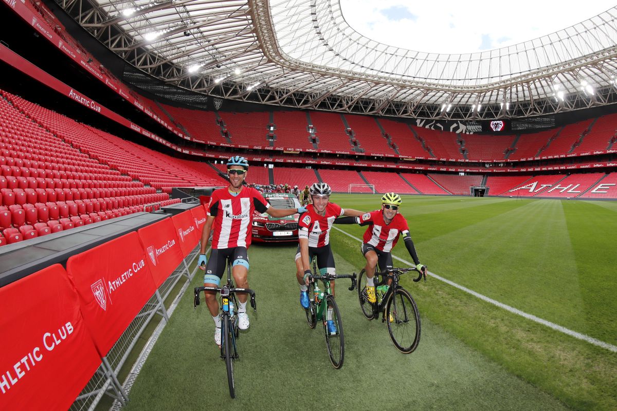 Omar Fraile, Jonathan Lastra and Mikel Bizkarra in San Mam&eacute;s stadium on stage 13