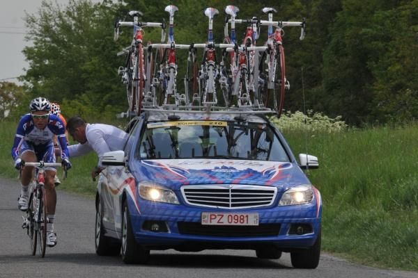 Alexandr Pliuschin (Team Katusha) gets some assistance from his team car
