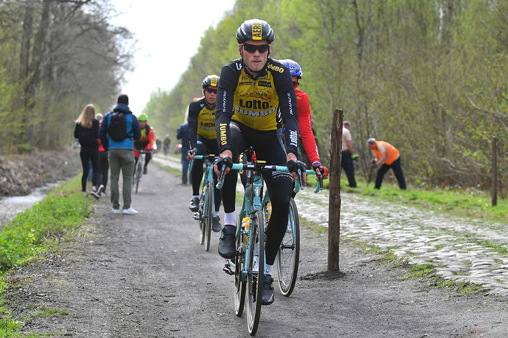 Lars Boom (LottoNL-Jumbo) checks out the pave in the Forest of Arenberg