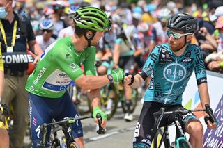 Mark Cavendish fist-bumps B&B Hotels' Quentin Pacher at the start of stage 14 of the 2021 Tour de France