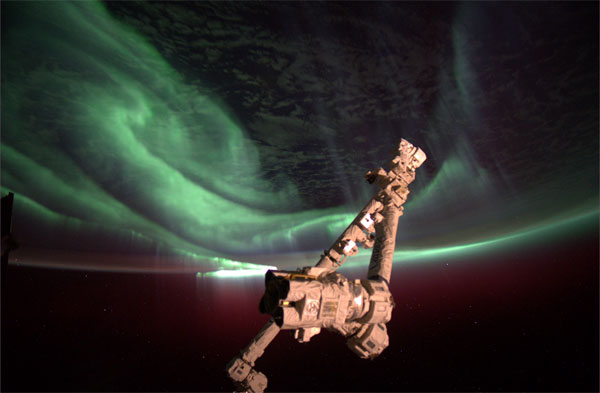 NASA astronaut Joe Acaba captured this photo of the southern lights in a dazzling aurora display on July 14-15, 2012, during an uptick in solar activity.