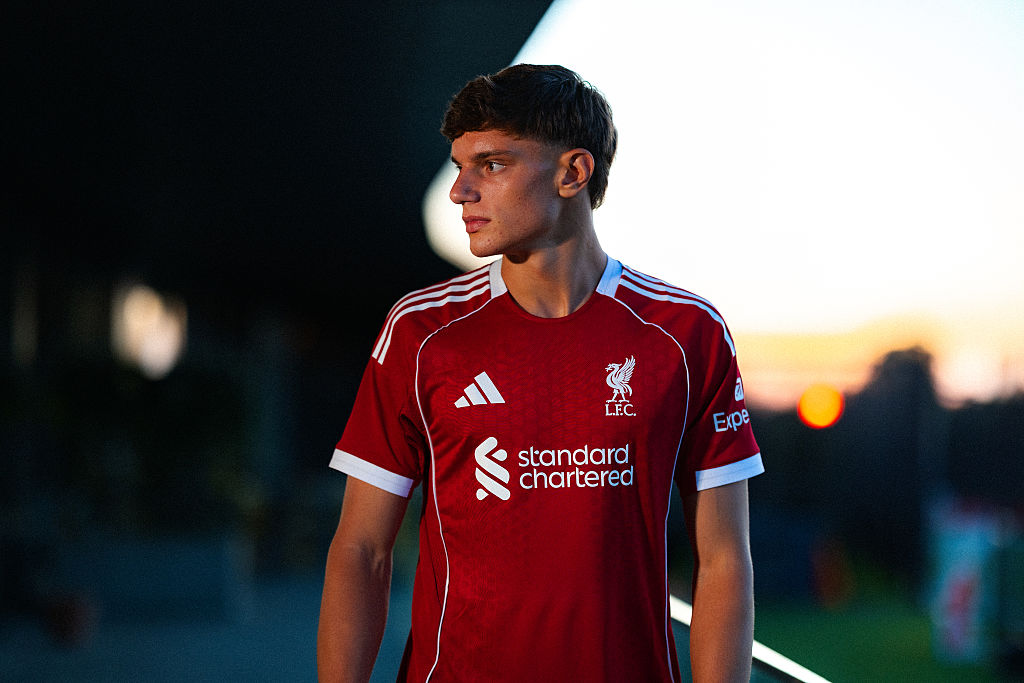 Giovanni Leoni at his unveiling as a Liverpool player after his move from Parma