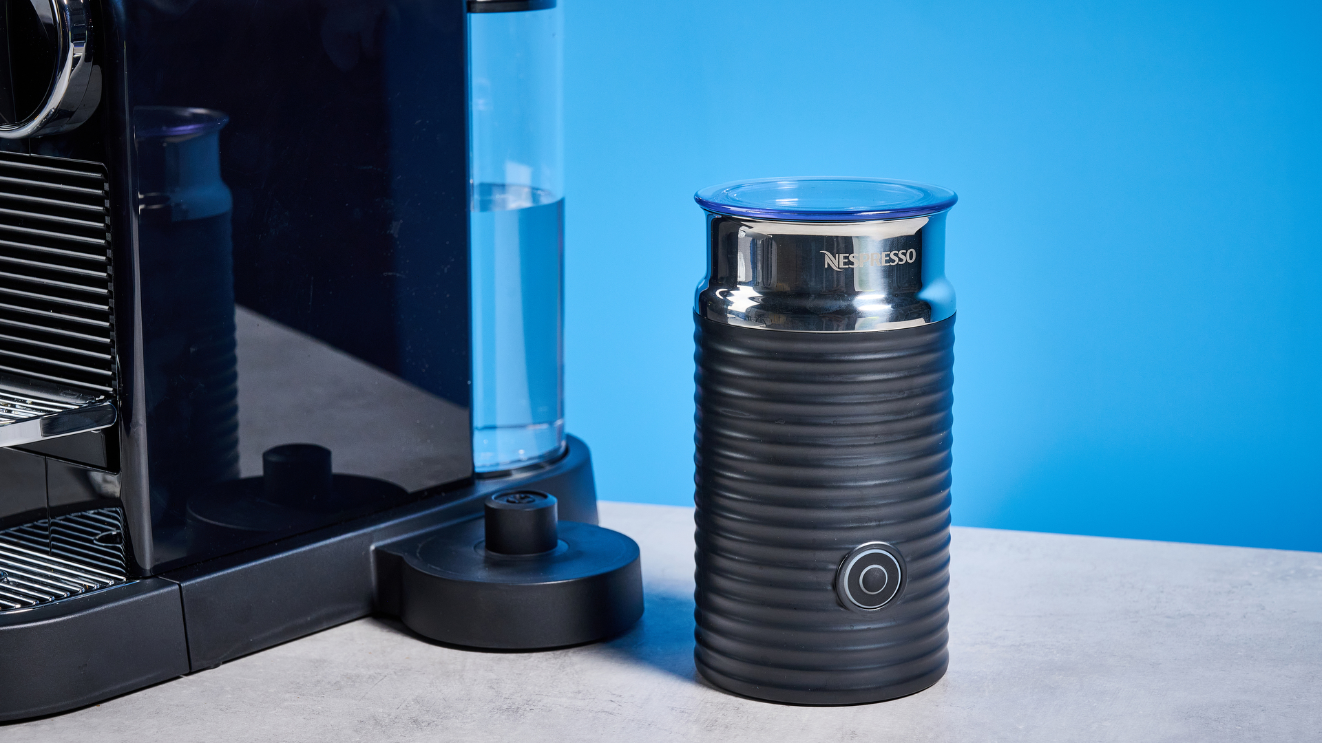 the nespreso citiz &amp;amp; milk on the blue tom's guide background