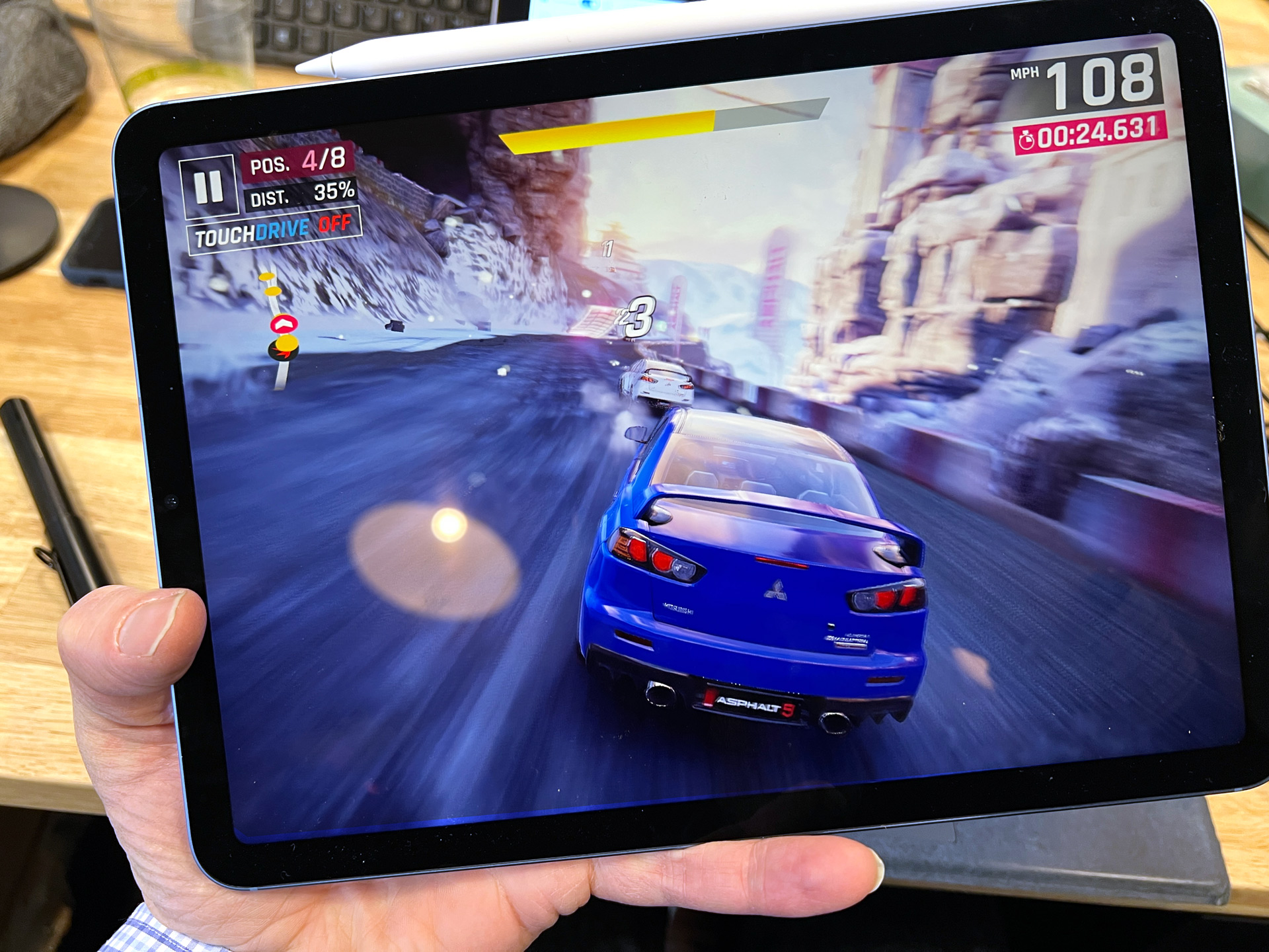 Apple iPad Air 2022 racing
