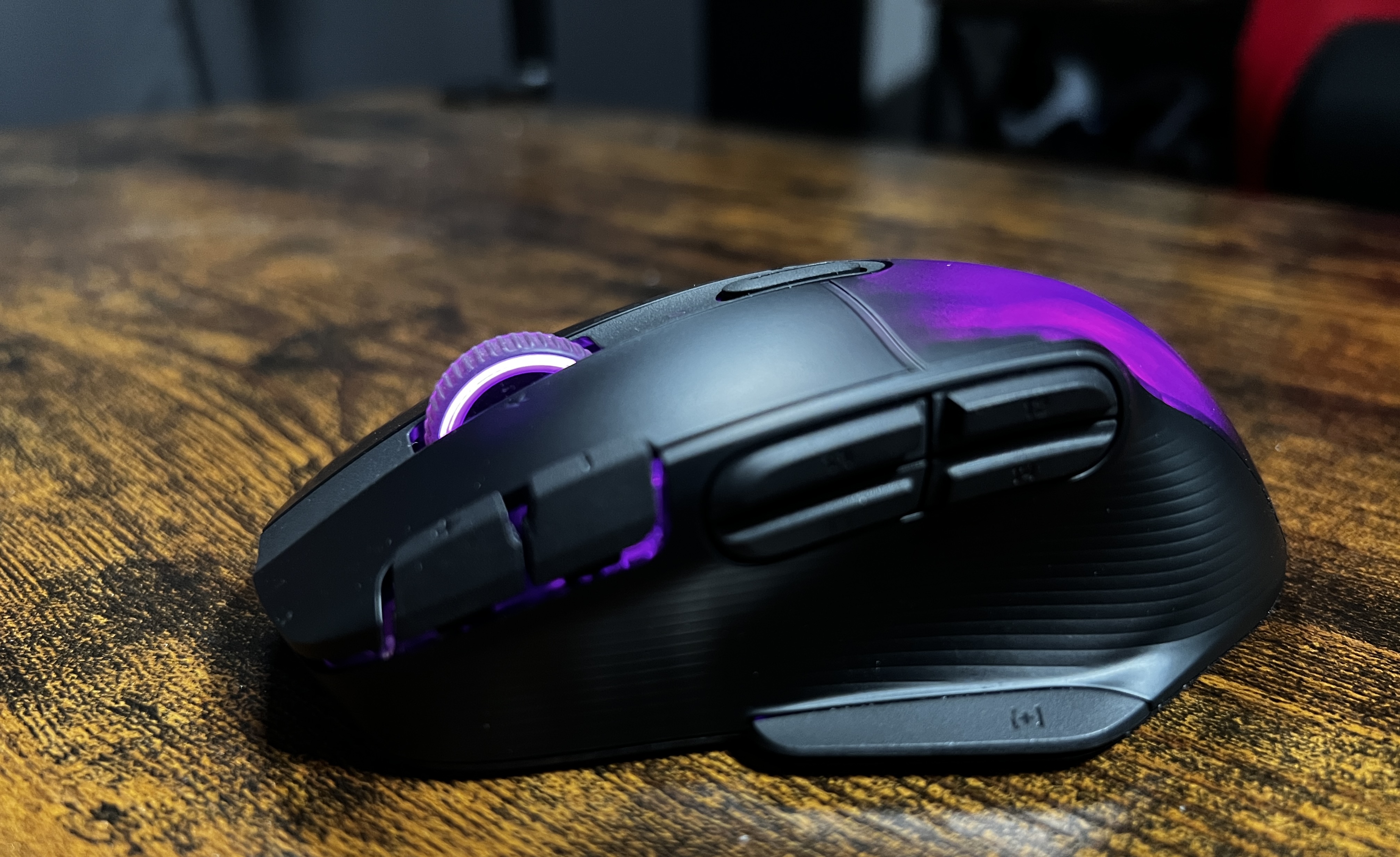 Roccat Kone XP Air von der Seite