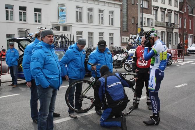 Jens Mouris has his bike looked at before the start of E3 Harelbeke