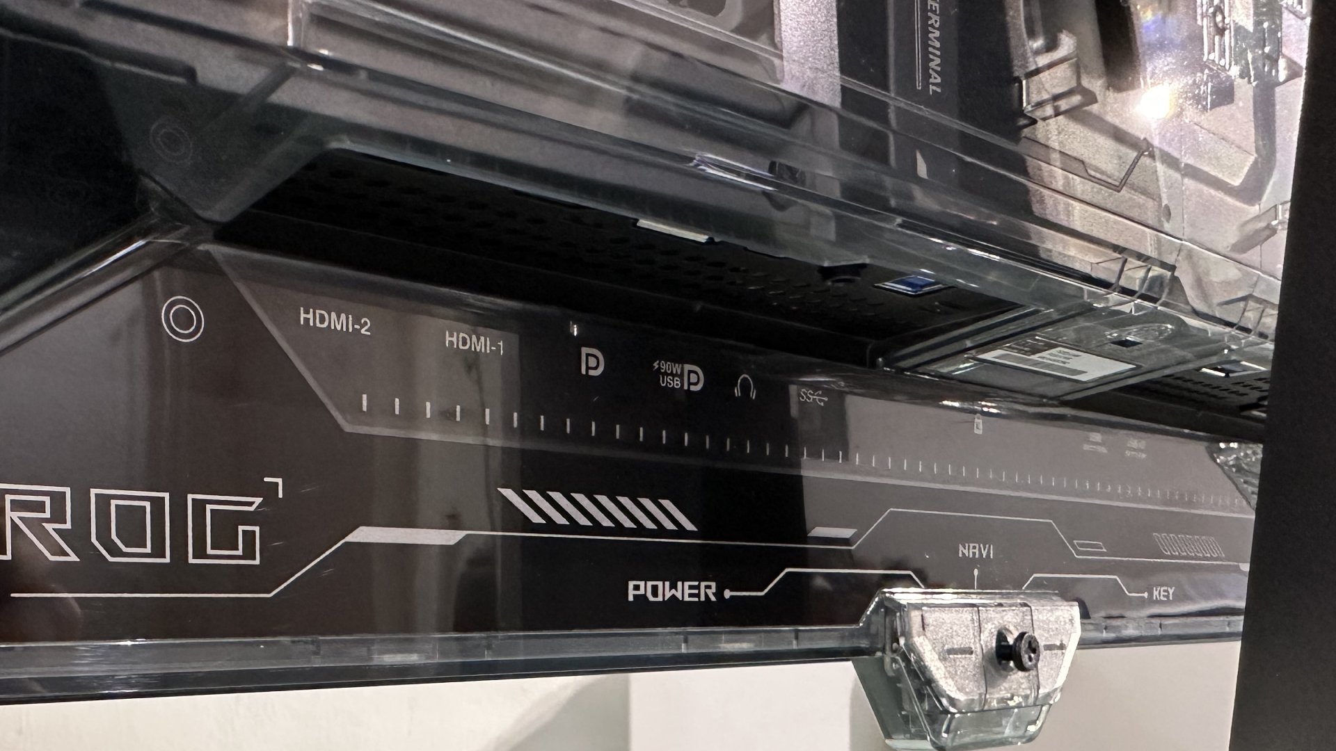 Asus ROG Swift PG32UCWM inputs